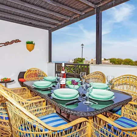Puerto Del Carmen Sleeps 6 Air Con Wifi *